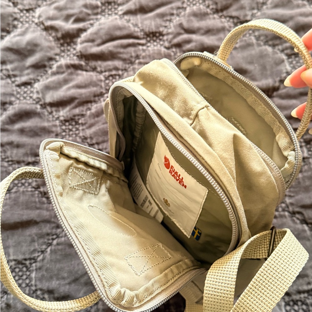 Kånken Tan Shoulder Bag-small - Picture 5 of 6
